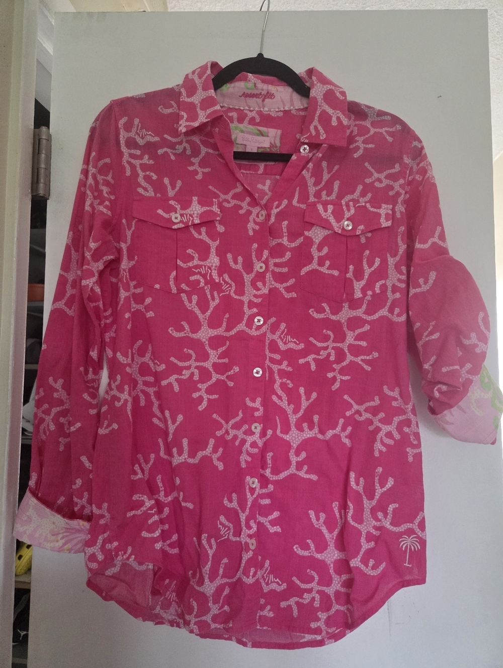 Lilly Pulitzer 100% Cotton Tropical Coral Print  Button-Up Shirt Top Pink